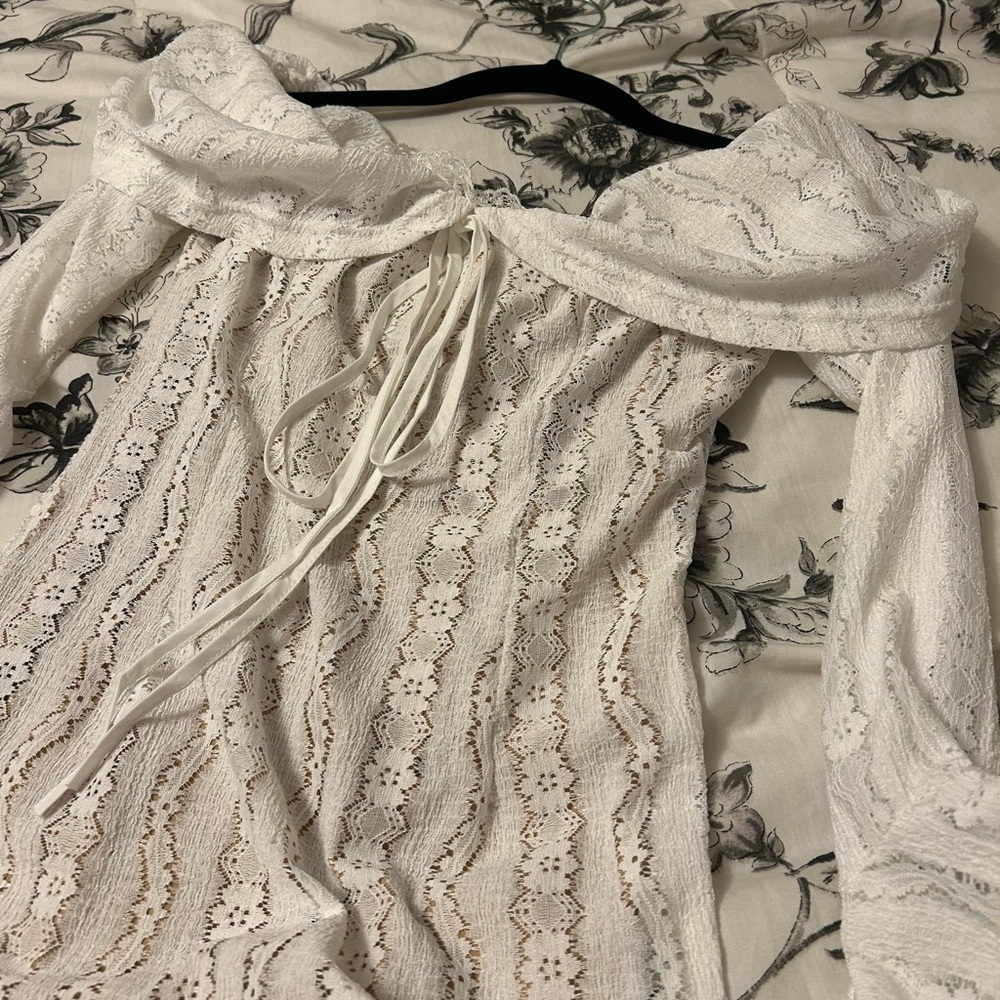 Elegant White Lace Off-Shoulder Dress - Picture 9 of 15